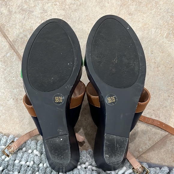 Sole Society navy and green wedge. Size 5 - Picture 5 of 5